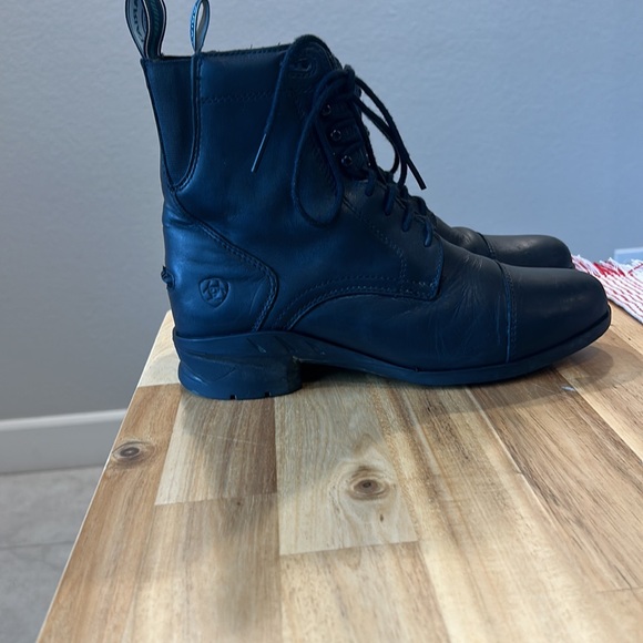 Black lace up ariat paddock boots - Picture 2 of 3